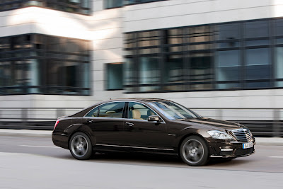 2011 Mercedes-Benz S63 AMG Photos