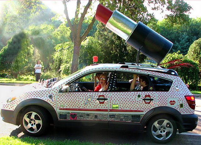 Blowing Kisses with the Lipstick Art Car