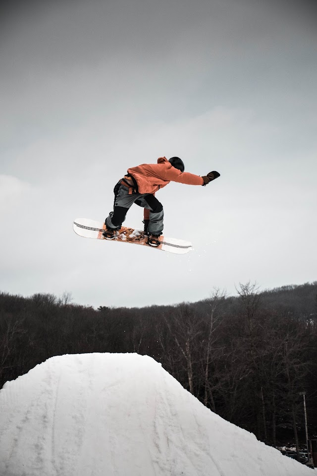 The Thrilling World of Snowboarding: Conquering the Slopes with Style
