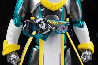 REVIEW SHFiguarts Kamen Rider Live Bat Genome / Jackal Genome, Bandai