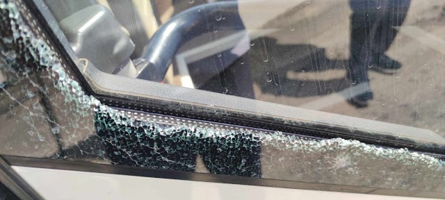 ΤΡΟΜΟΣ  & ΦΟΒΟΣ  στο ΗΡΑΚΛΕΙΟ: Πετούν πέτρες σε λεωφορεία με τους επιβάτες και τους οδηγούς να κινδυνεύουν!!!! Κραυγή απόγνωσης από τους ιδιοκτήτες!!!!