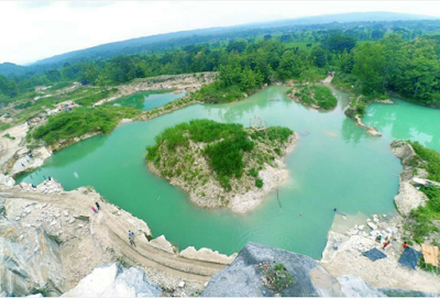 Telaga Biru Bekas Tambang Batu Kapur, Gunungkidul, Yogyakarta