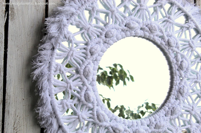 Lustro z makramą, lustro boho, białe dekoracje, white decor, białe dodatki do domu, białe dekoracje do salonu, lustro okrągłe 40 cm, lustro ze sznurkiem, lustro w salonie, mirror in living room, dekoracje ślubne sali weselnej boho, dekoracje boho, białe dekoracje na ślub, ślub 2019