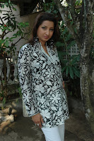 Sri Lankan Actress and Model Vasana Dayarathna at http://srilankanmasala.blogspot.com/