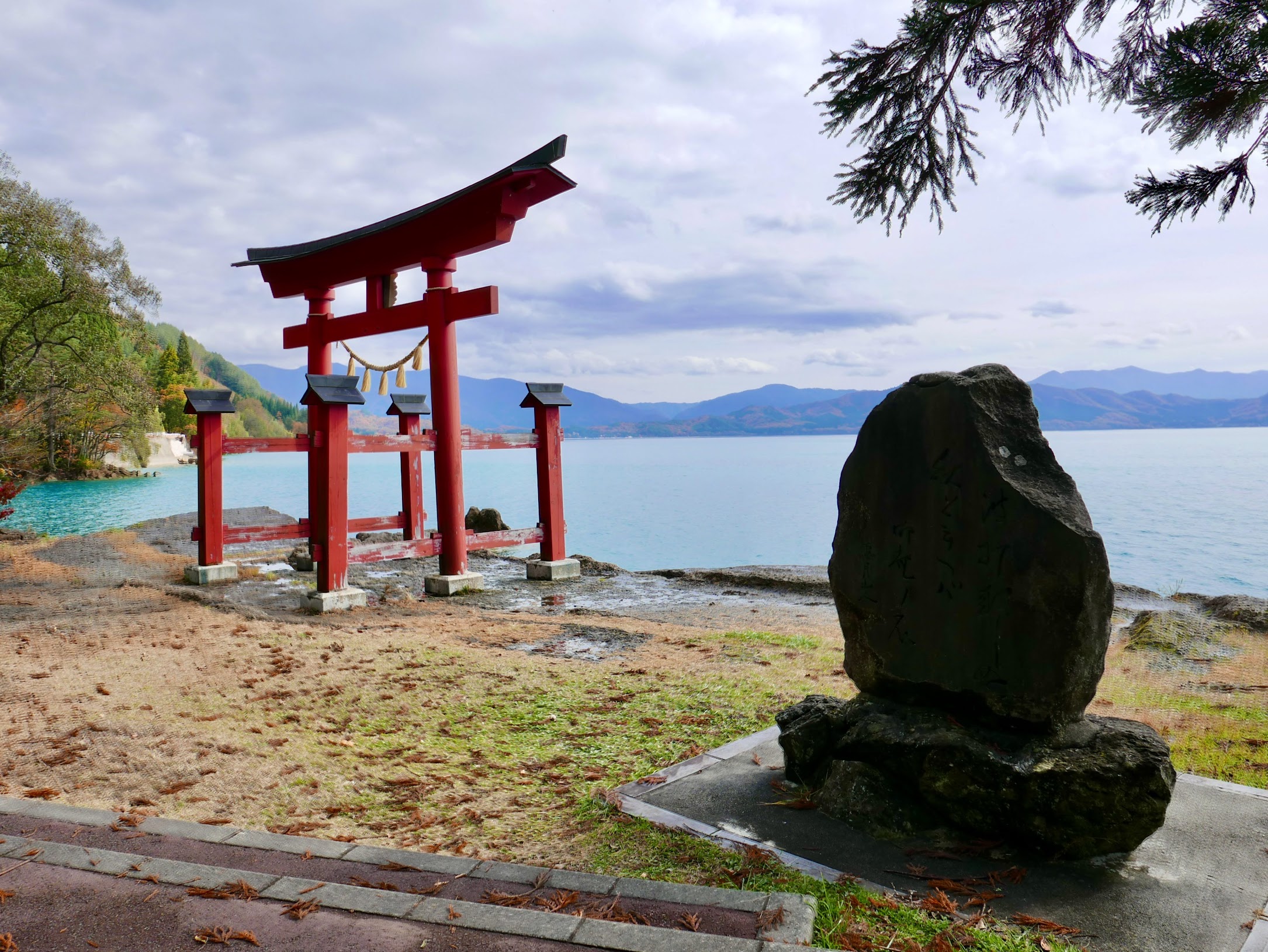秋田縣仙北市田澤湖御座石神社