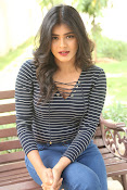 hebah patel new sizzling pics-thumbnail-7