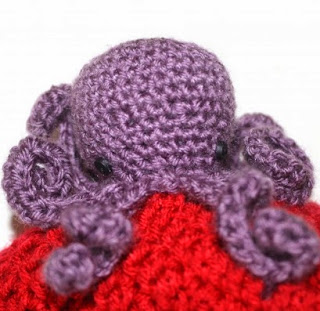 http://translate.google.es/translate?hl=es&sl=en&u=http://www.tugboatyarning.com/hockeytown-crochet/&prev=/search%3Fq%3Dhttp://www.tugboatyarning.com/hockeytown-crochet/%26biw%3D1429%26bih%3D961