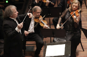  András Keller conducting concerto Budapest - photo: Benkő Sándor