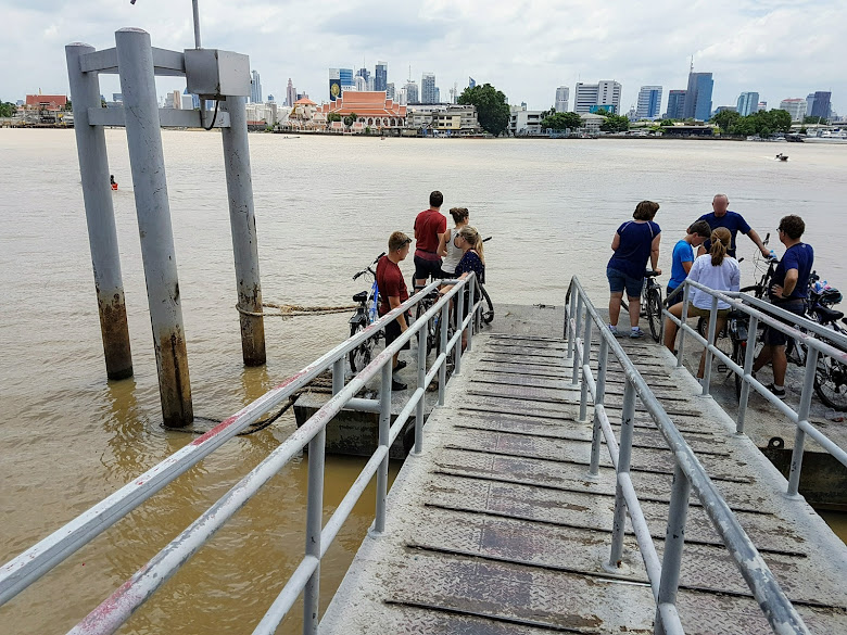 返回市區的碼頭