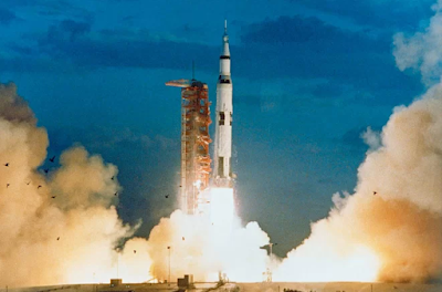 Roket Saturn V yang diterbangkan pada 9 November 1967