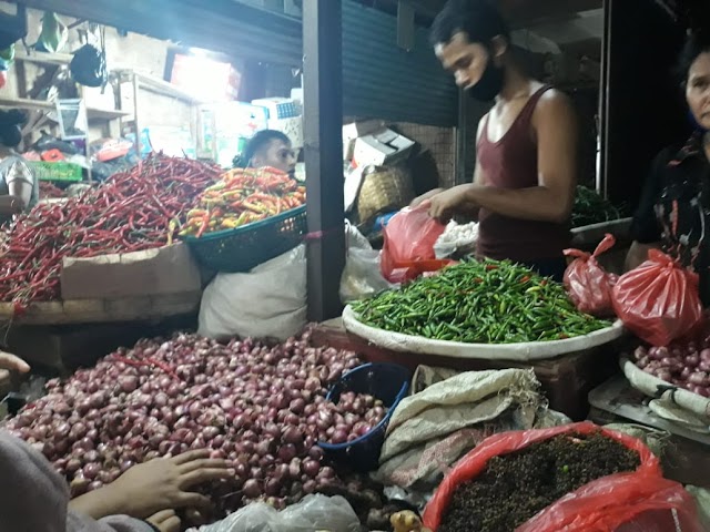 Cabai Merah Turun Harga 