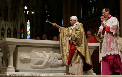 Benedict XVI vestments