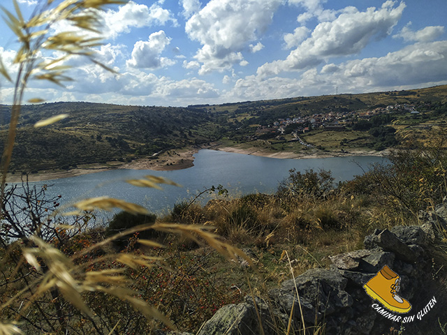 EMBALSE DE LA ACEÑA Y PUEBLO DE PEGUERINOS