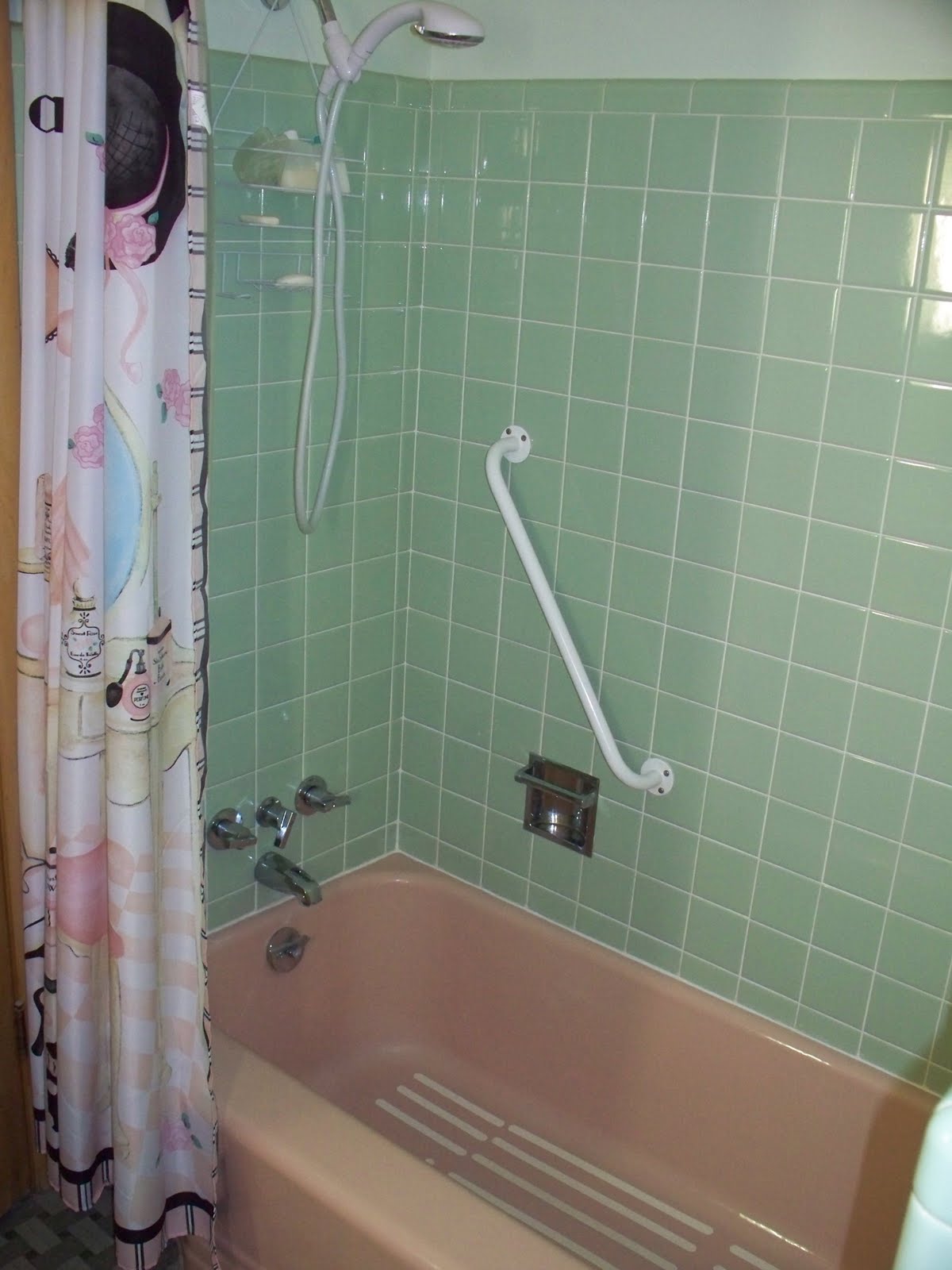 The Vintage Life: Our Vintage Pink Bathroom