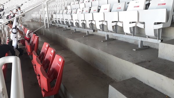 Relawan Prabowo-Sandi Bersihkan Sampah Pasca Kampanye Akbar, GBK Kembali Bersih