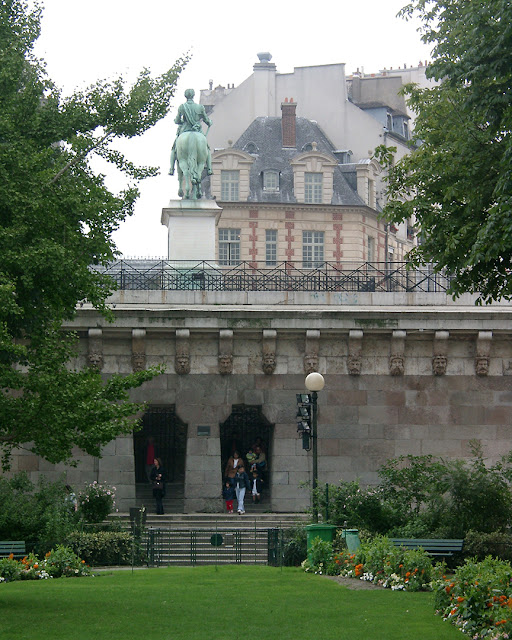 Square du Vert-Galant and the Pont Neuf, Île de la Cité, Quartier Saint-Germain-l'Auxerrois, Paris