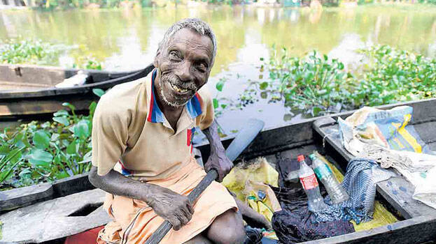 പ്രധാനമന്ത്രി പ്രശംസിച്ച രാജപ്പന്‍റെ പണവും വളളങ്ങളും ബന്ധുക്കൾ തട്ടിയെടുത്തു; സംഭവം ജോയിന്‍റ് അക്കൗണ്ടിലെ പഴുത് മുതലാക്കി 