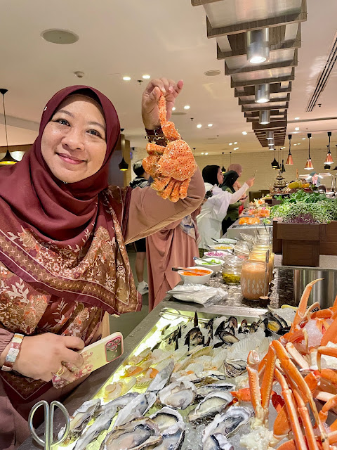 Meriahkan Cuti Perayaan Korang Makan Bersama Keluarga Di REN Christmas Buffet