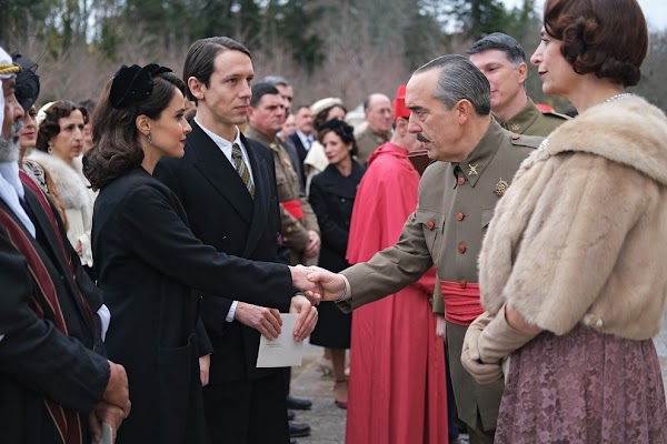 ¿Matar o no a Franco? El dilema de la vuelta de 'El Ministerio del Tiempo'