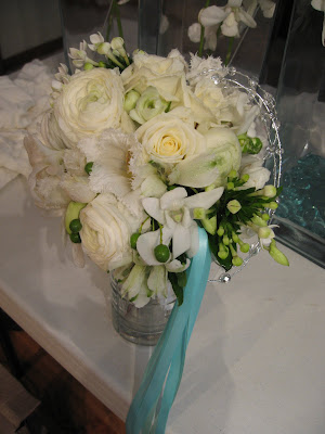 hand held bouquet white