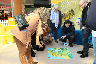 Talleres sobre abejas del colegio El Regato en Max Center