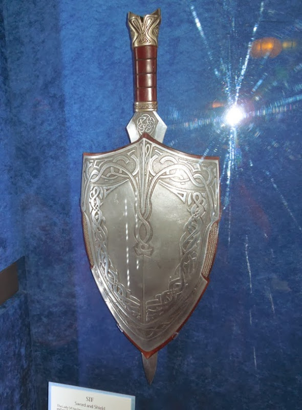 Lady Sif sword shield Thor Dark World props