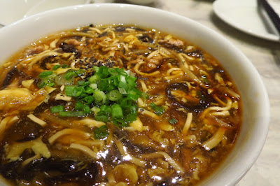 Din Tai Fung (鼎泰豐), spicy sour soup 酸辣汤