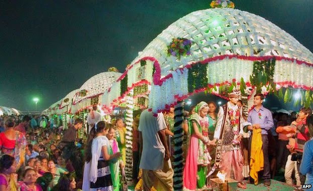Mahesh Savanie gold trader present huge fund for 111 mass marriage for fatherless brides