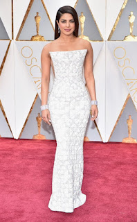 priyanka chopra oscar kirmizi hali