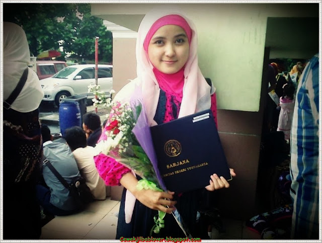 Kumpulan Foto Mahasiswi Cantik Berjilbab Terbaru 2014