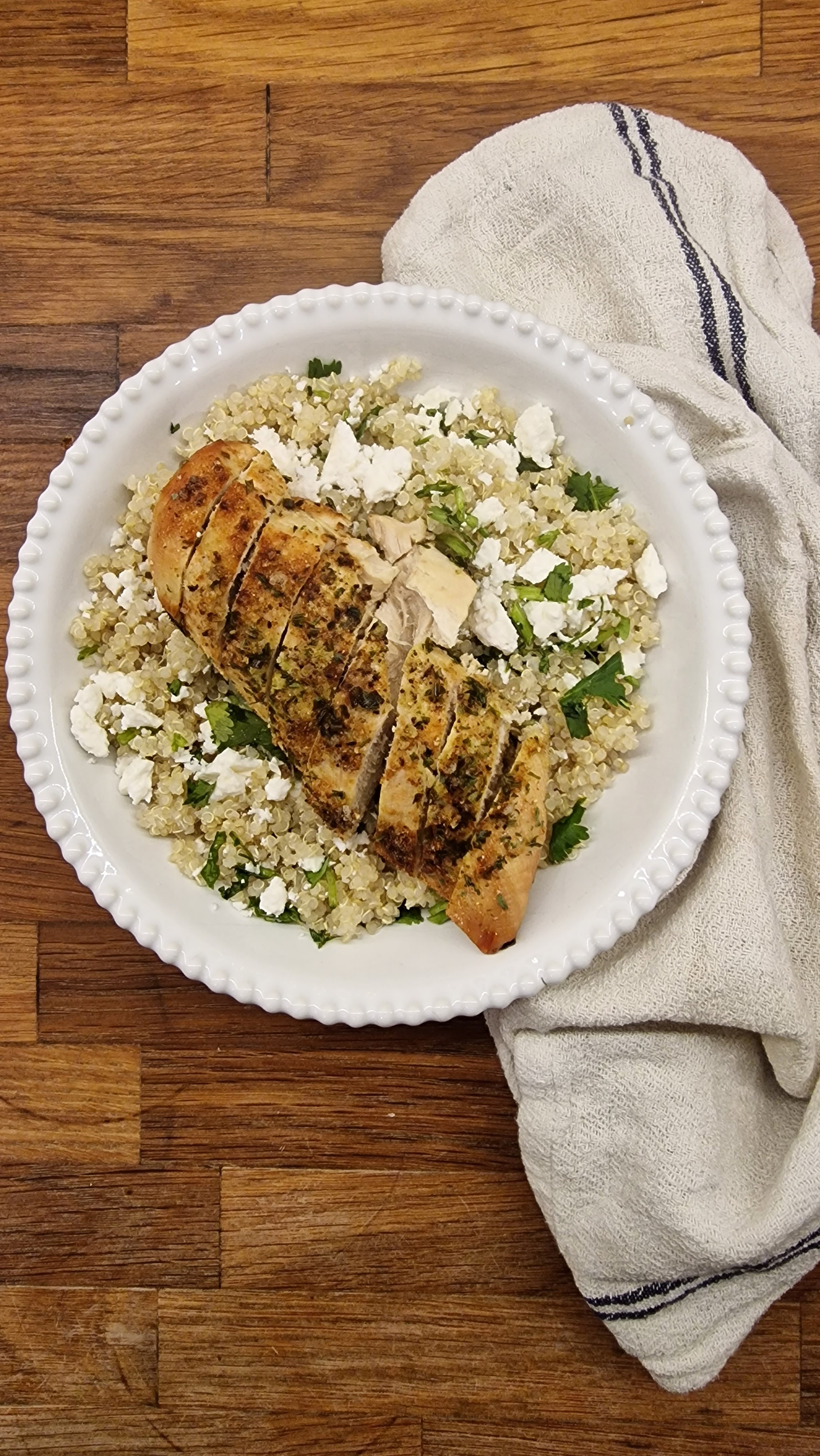 Quinoa com Feta, Coentros e Frango com Tomilho