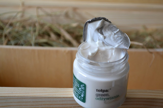 Green Nutrition Smoothing Cream with Regenerative Effect