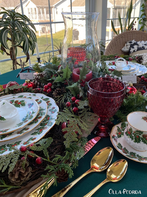 Holly%20&%20Berries%20Tablescape%20Olla-Podrida%20Pattie%20Tierney%203.PNG
