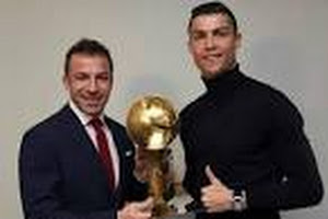 Cristiano Ronaldo wins Globe soccer award for best player