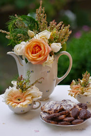 tea party aranjament ceainic cu flori