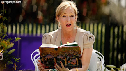 J. K. Rowling pengarang Novel Harry Potter