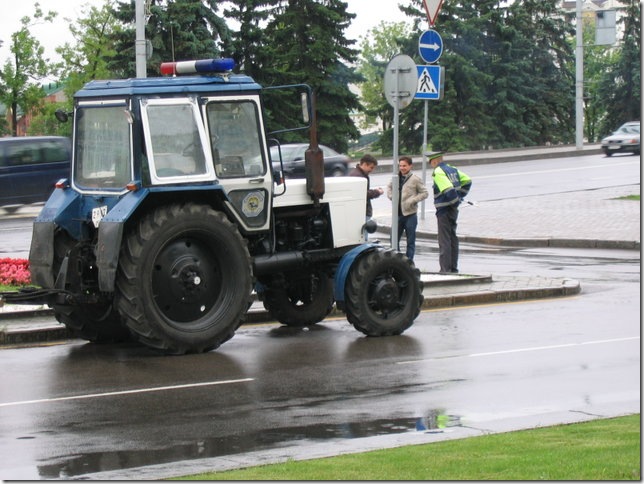 tractor policia
