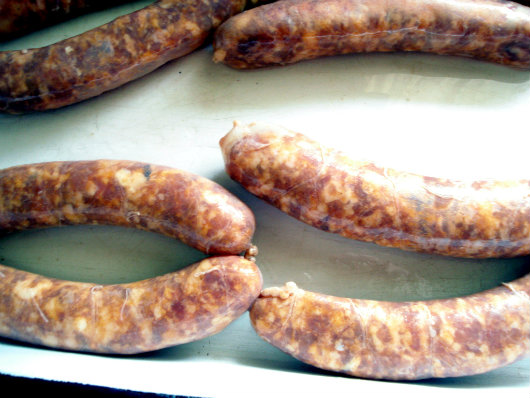 Winter lunch from Podravina by Laka kuharica: rub the fresh sausages with sunflower oil