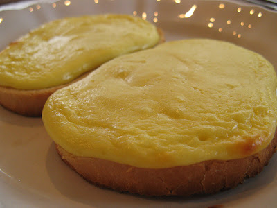 m trying not to eat too much white bread these days An easy breakfast: <i>ahjusoojad kohupiimasaiad</i> aka Curd Cheese Toasts