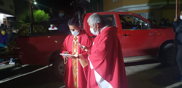 Procesión con el Santo Sepulcro, en la parroquia: Nuestra Sra. del Carmen - Villazón