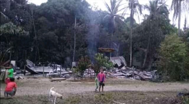 FOTO: Kondisi Dua Unit Rumah Warga Dusun Sayur yang Terbakar