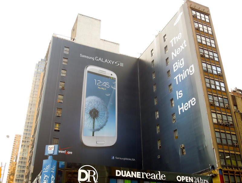 Giant Samsung Galaxy S3 billboard NYC Aug 2012