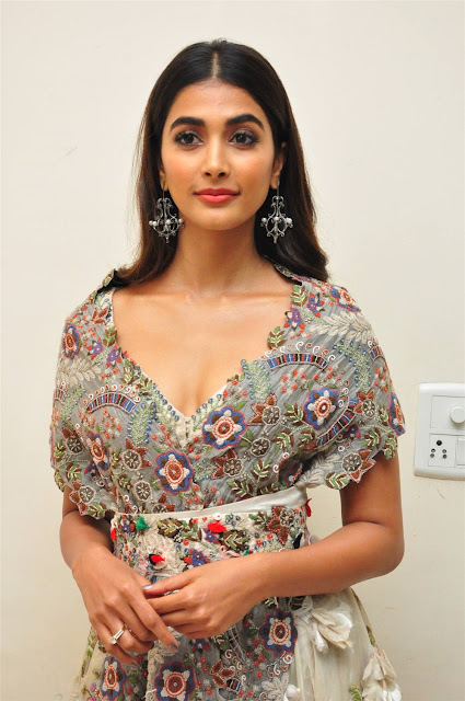 Pooja Hegde Hot Cleavage Pic