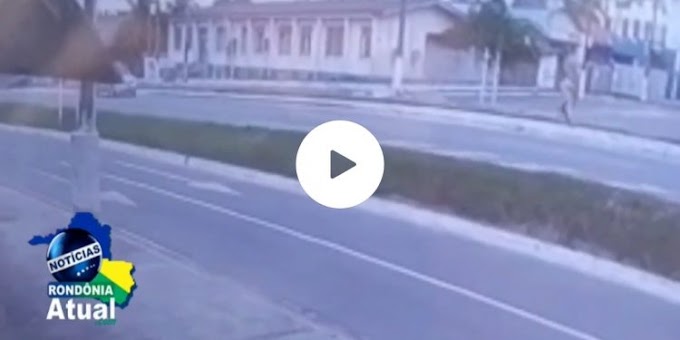 Vídeo mostra o momento em que jovem se joga na frente de carro na Br-364