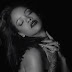 Vamos acabar o mês de março sensualizando com Rihanna no clipe de "Kiss It Better"