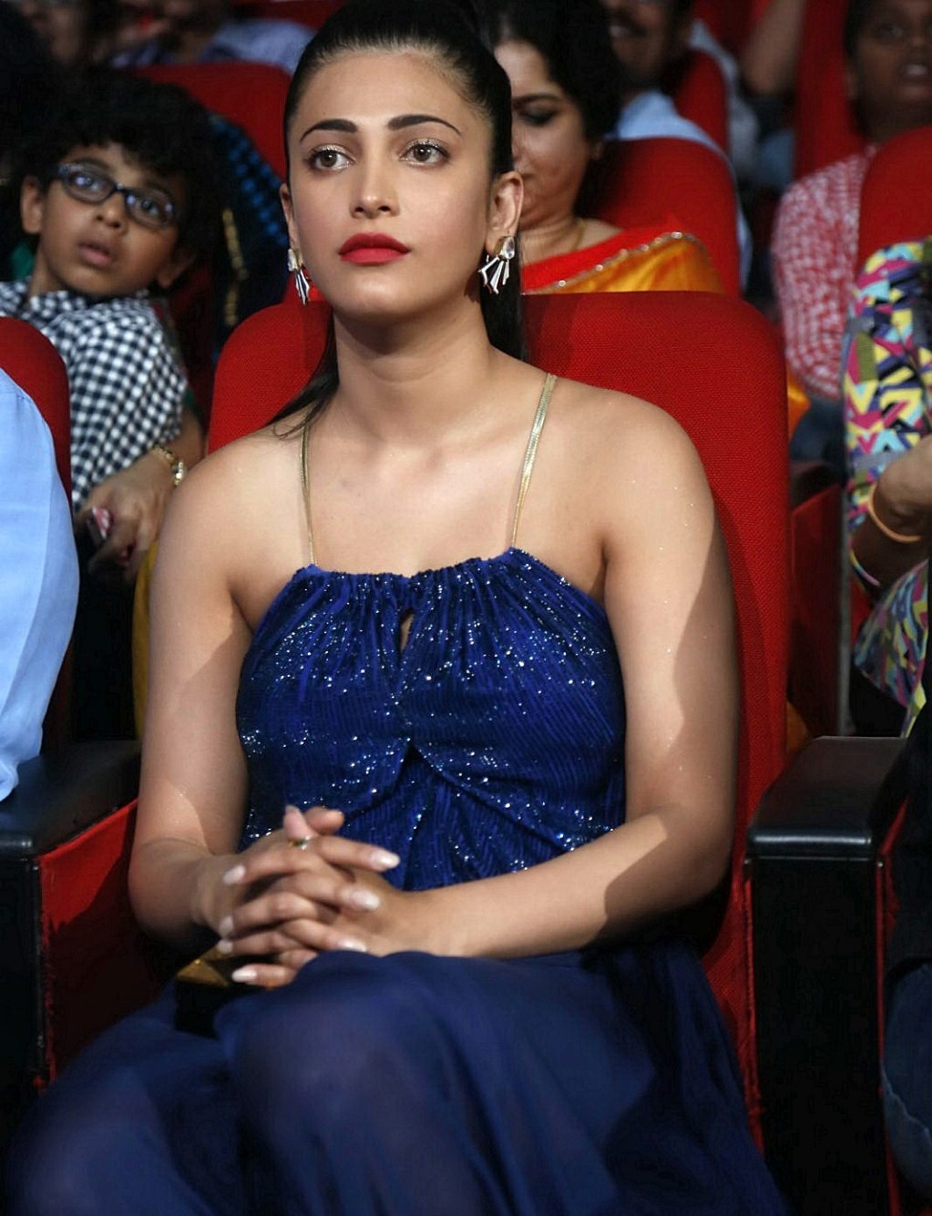 Shurti Haasan Super Sexy Looks at Srimanthudu Audio Launch Hd Gallery