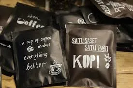 Di lereng-lereng hijau Ijen yang berkabut, jauh dari gemerlap pusat ekspor nasional, petani-petani kopi Bondowoso tengah menyeduh sebuah keberhasilan. Dalam senyap, mereka menorehkan prestasi: kopi lokal Bondowoso kini telah menembus pasar Timur Tengah, dari kafe kecil di Oman hingga meja kerja pekerja migran Indonesia di Doha, Qatar.
