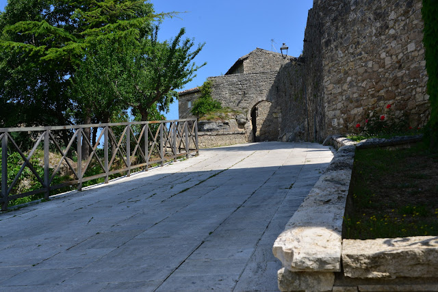 PORTA-ACCESSO-CASTEL-TROSINO