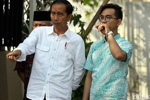 Jokowi sedang Bangun Dinasti Politik