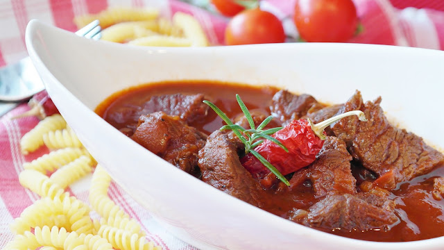 https://www.pexels.com/photo/beef-bowl-cherry-tomatoes-chili-209459/